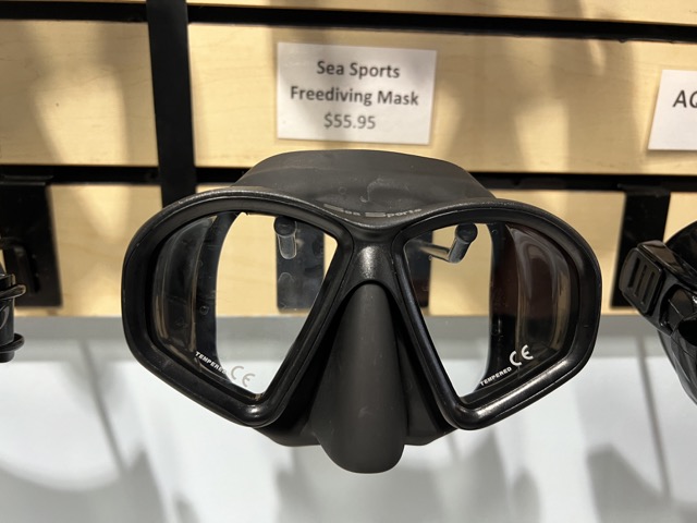 seasports freediving mask on display